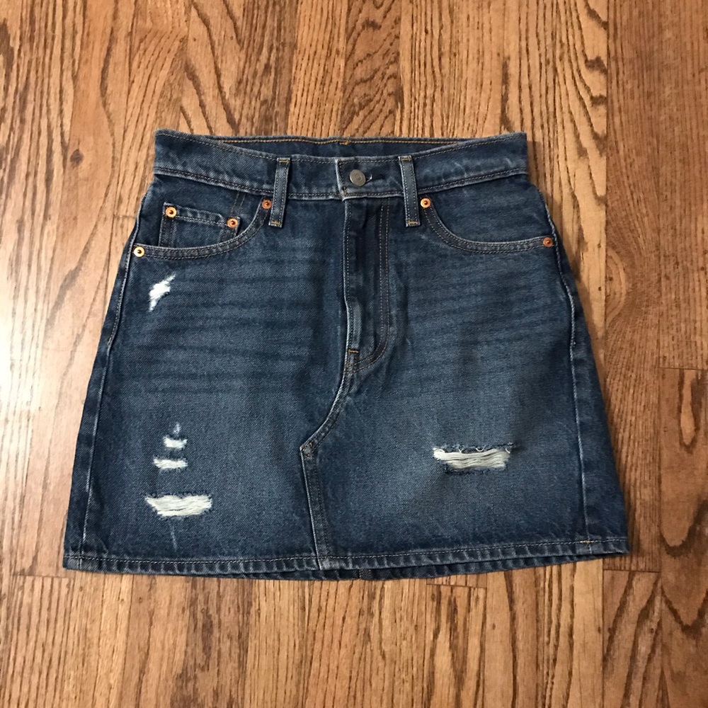 Levi’s High Waisted Mini skirt